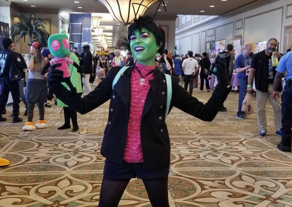 爱游戏官网下载|时隔一年再捧杯 RNG三比一击败EDG斩获冠军(图2) 爱游戏官网